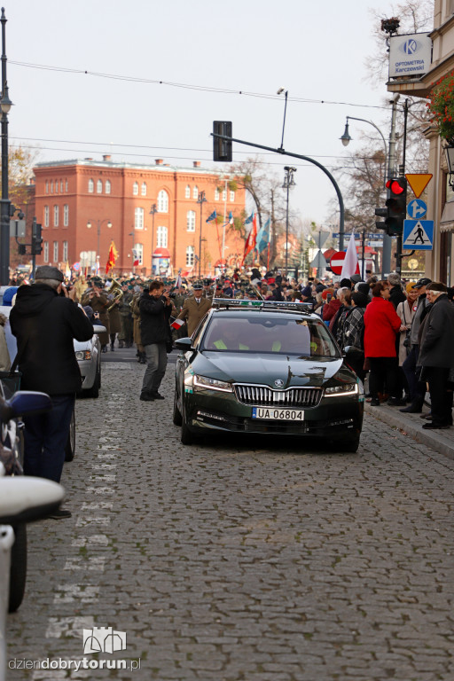 Przemarsz pod pomnik Marszałka Józefa Piłsudskiego