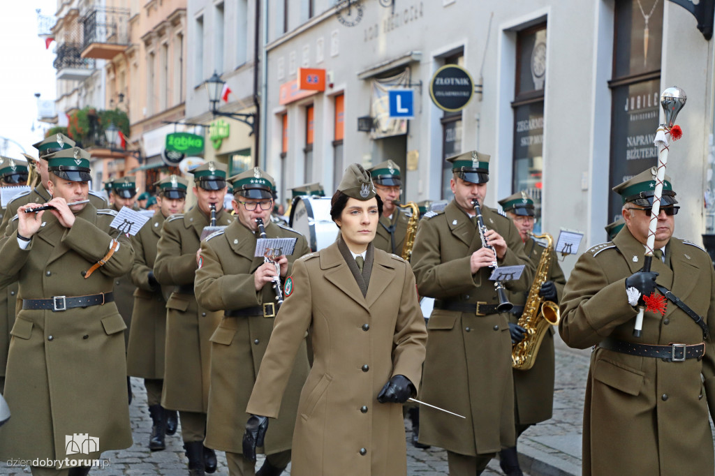 Przemarsz pod pomnik Marszałka Józefa Piłsudskiego
