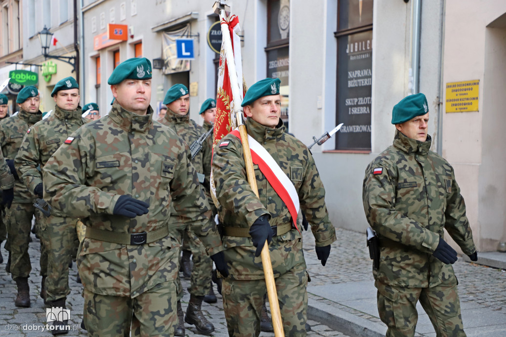 Przemarsz pod pomnik Marszałka Józefa Piłsudskiego