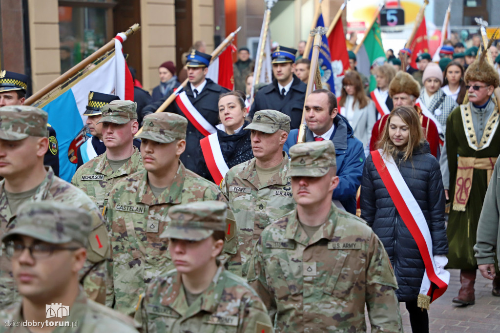 Przemarsz pod pomnik Marszałka Józefa Piłsudskiego