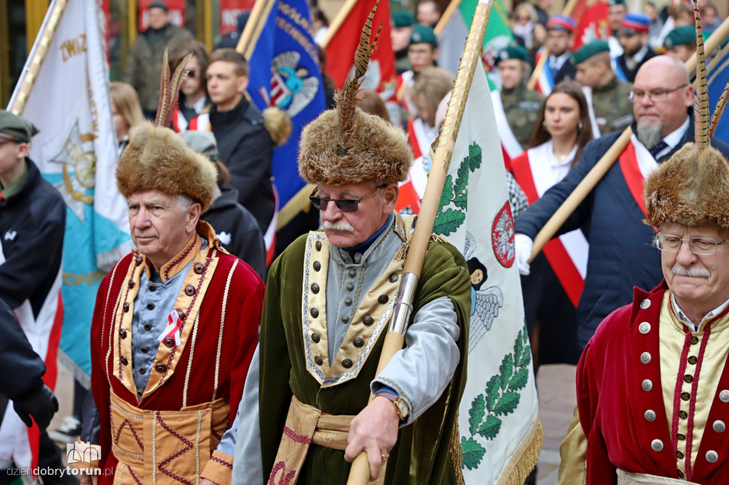 Przemarsz pod pomnik Marszałka Józefa Piłsudskiego