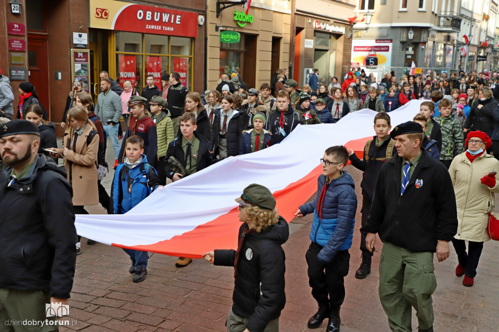 Przemarsz pod pomnik Marszałka Józefa Piłsudskiego