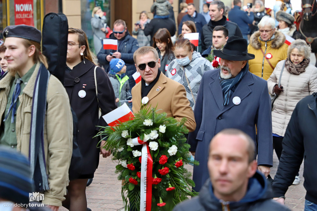Przemarsz pod pomnik Marszałka Józefa Piłsudskiego