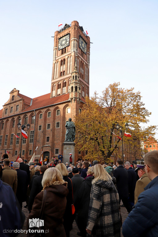 Przemarsz pod pomnik Marszałka Józefa Piłsudskiego