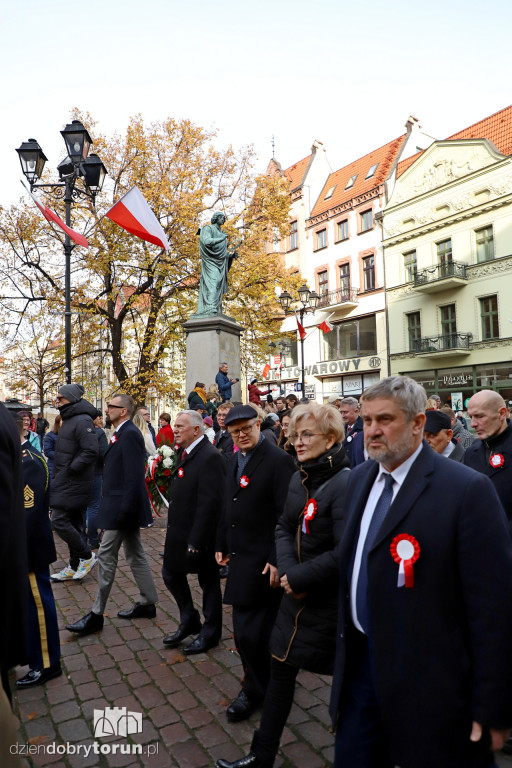 Przemarsz pod pomnik Marszałka Józefa Piłsudskiego