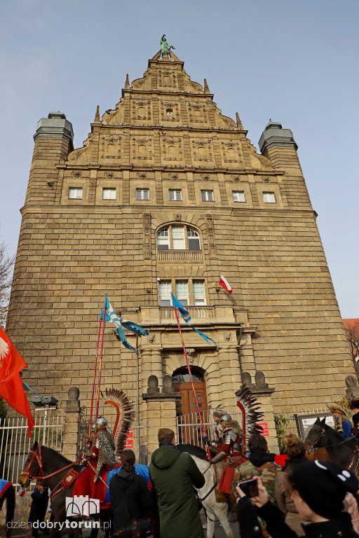 Przemarsz pod pomnik Marszałka Józefa Piłsudskiego