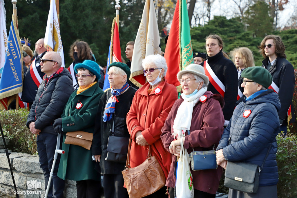 Uroczystość pod pomnikiem Józefa Piłsudskiego