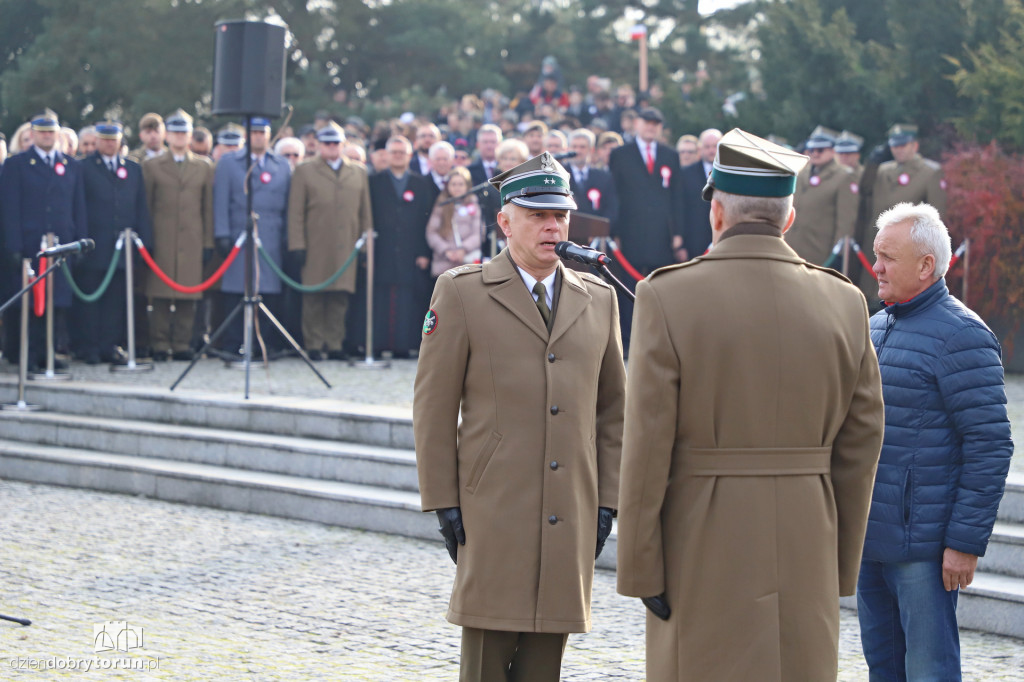 Uroczystość pod pomnikiem Józefa Piłsudskiego