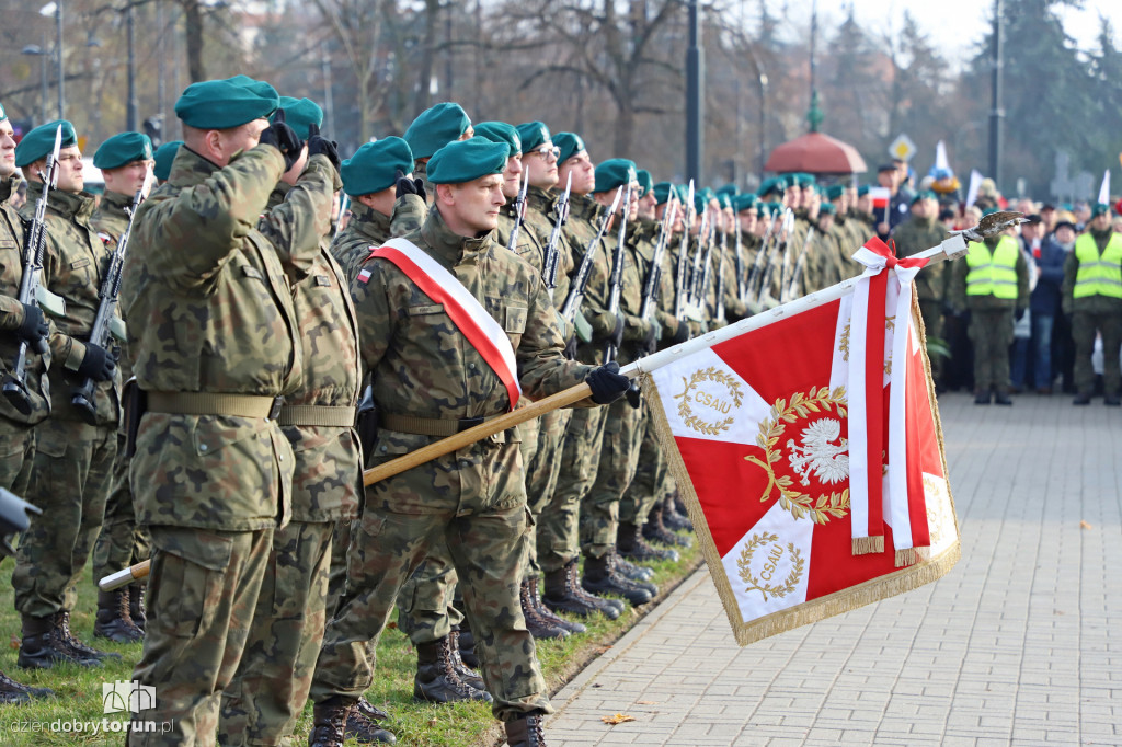 Uroczystość pod pomnikiem Józefa Piłsudskiego
