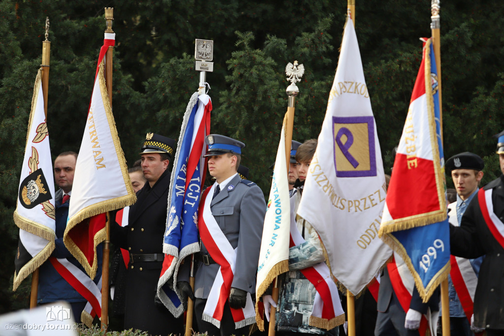 Uroczystość pod pomnikiem Józefa Piłsudskiego
