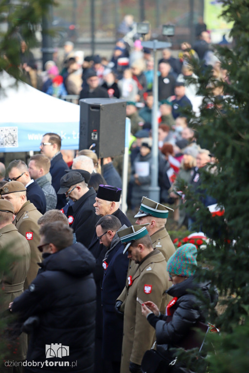 Uroczystość pod pomnikiem Józefa Piłsudskiego