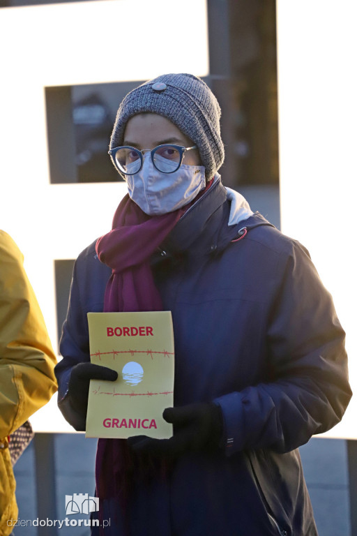 Pikieta w sprawie uchodźców na granicy przed CKK