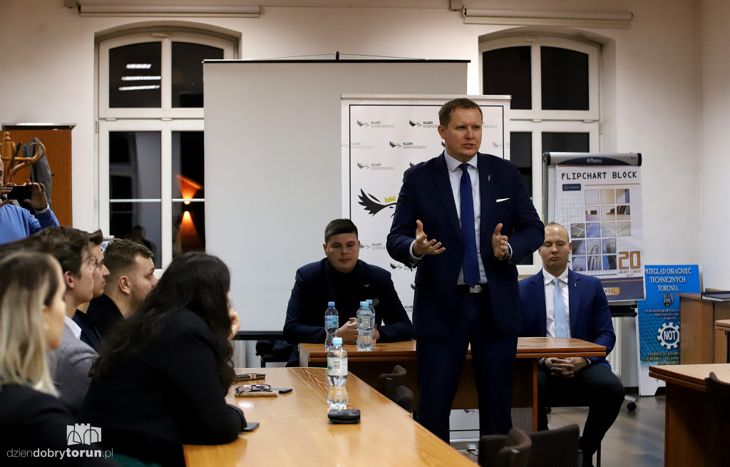 Spotkanie z posłem konfederacji Krystianem Kamińskim