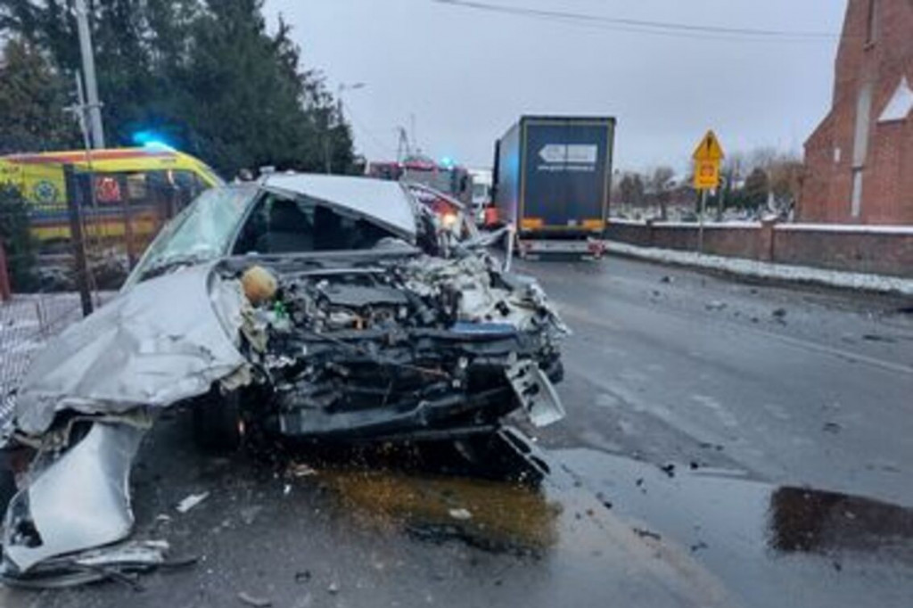 Wypadek dwóch osobówek w Papowie Toruńskim