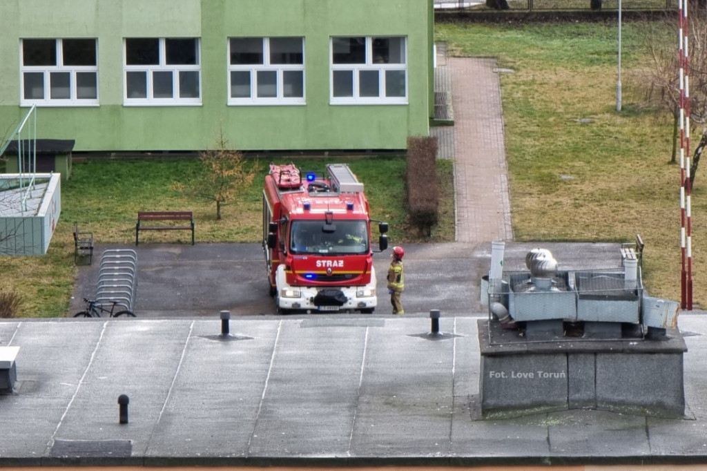Toruń: interwencja strażaków w szkole podstawowej