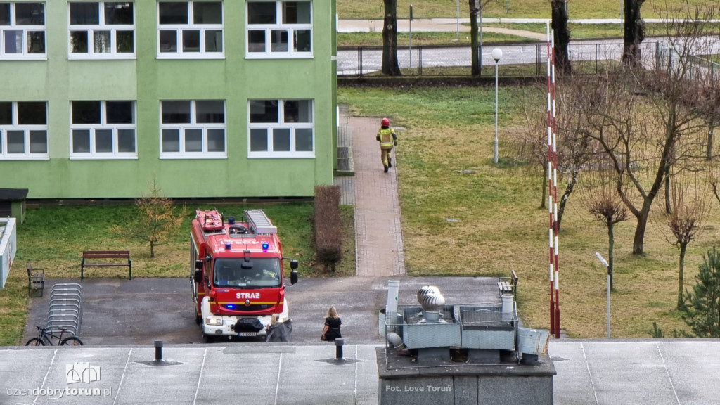 Toruń: interwencja strażaków w szkole podstawowej