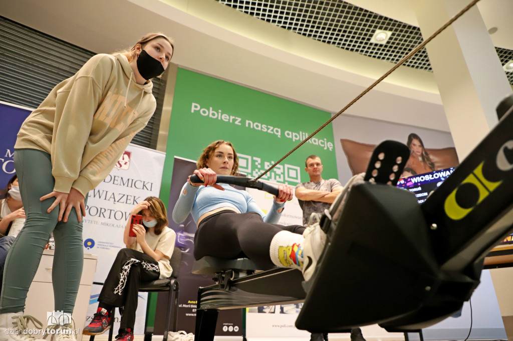 Wiosłowanie dla WOŚP w Atrium Copernicus