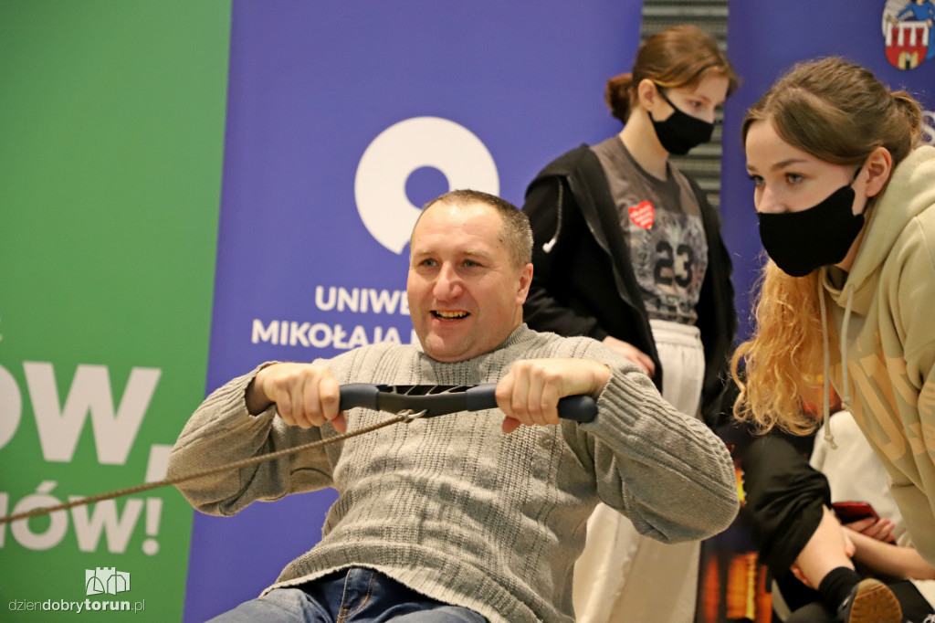 Wiosłowanie dla WOŚP w Atrium Copernicus