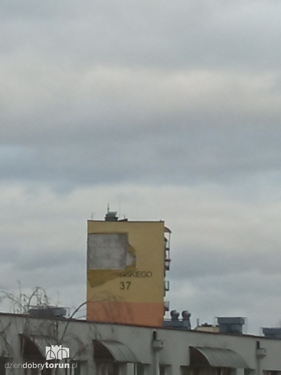 Toruń: zerwana izolacja przy ul. Łyskowskiego 37
