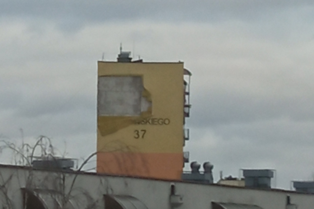 Toruń: zerwana izolacja przy ul. Łyskowskiego 37