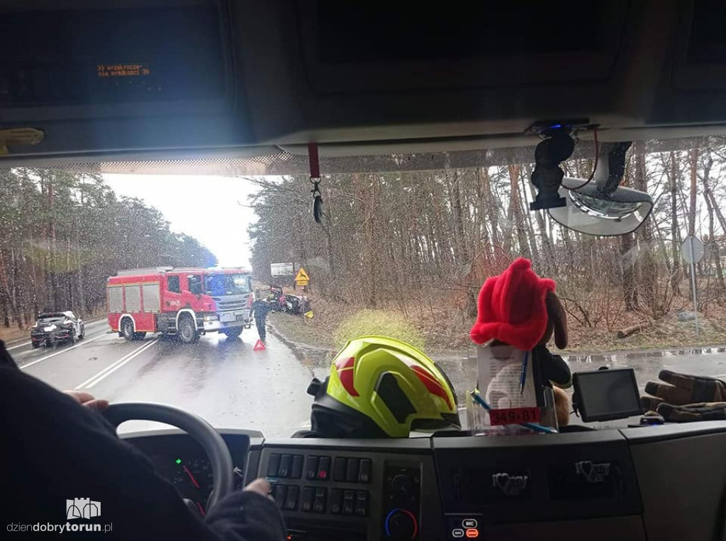 Toruń: zderzenie dwóch pojazdów osobowych