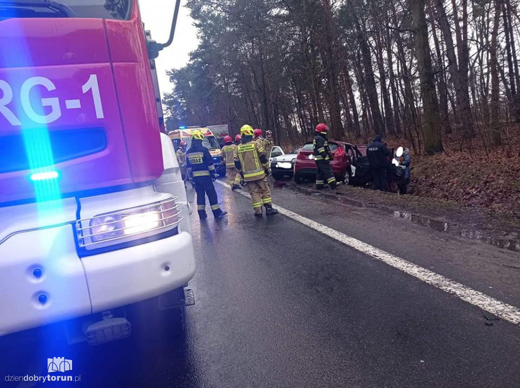 Toruń: zderzenie dwóch pojazdów osobowych