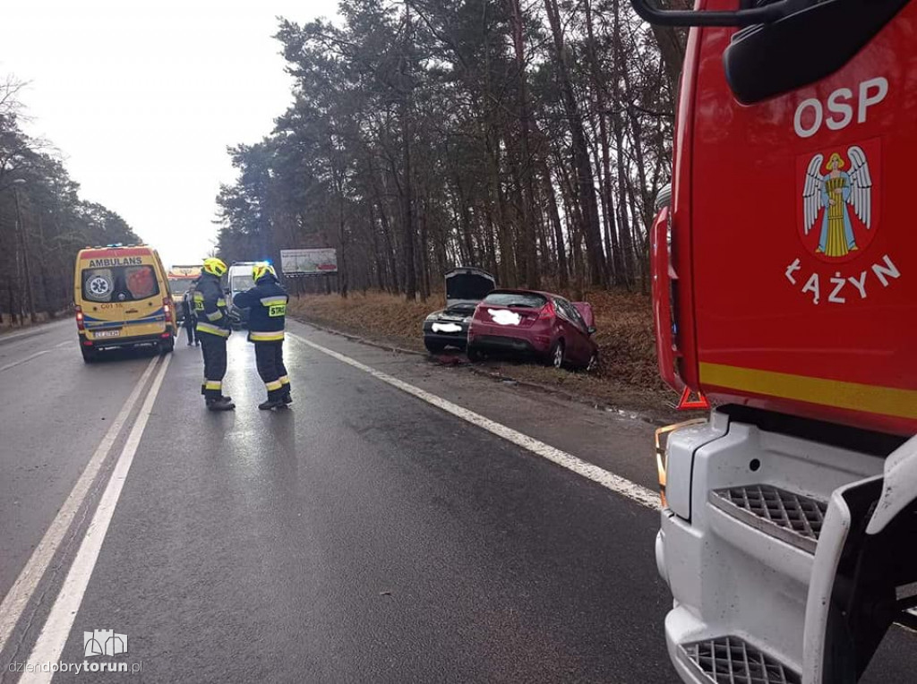 Toruń: zderzenie dwóch pojazdów osobowych