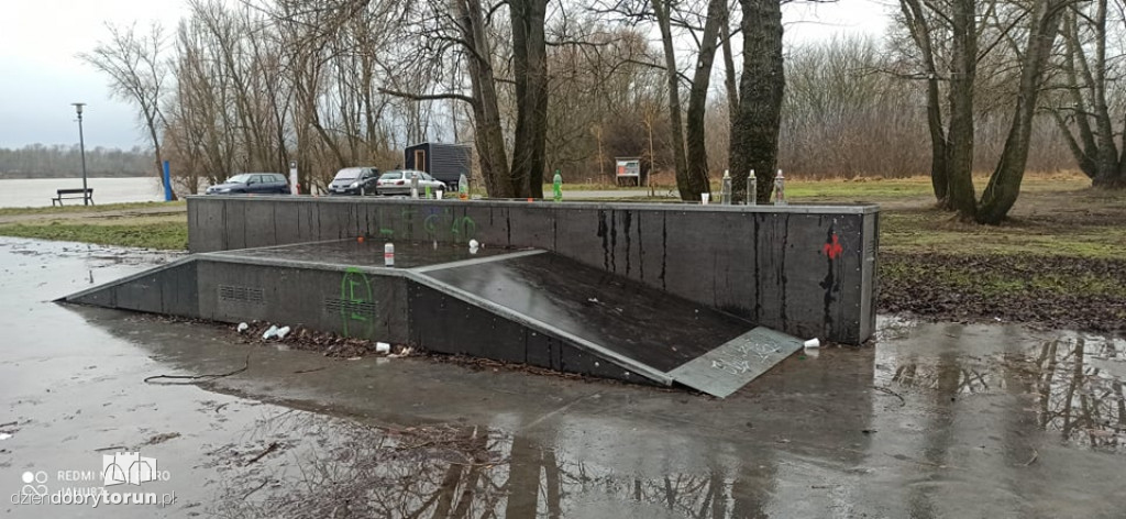 Zaniedbany skatepark  w Toruniu