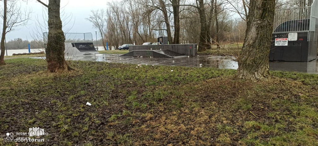 Zaniedbany skatepark  w Toruniu