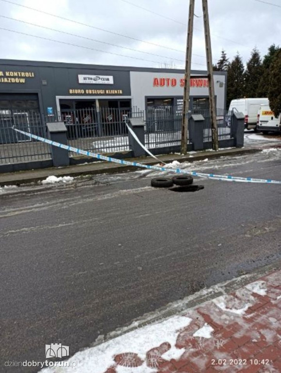 Zapadnięta jezdnia przy Poznańskiej w Toruniu