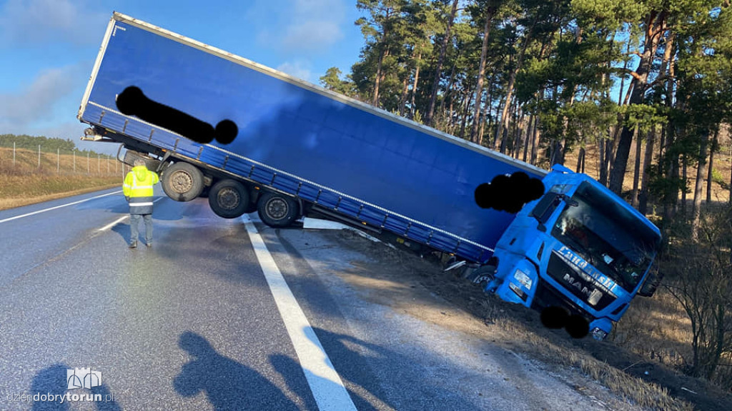 Toruń: zdarzenie drogowe z udziałem ciężarówki