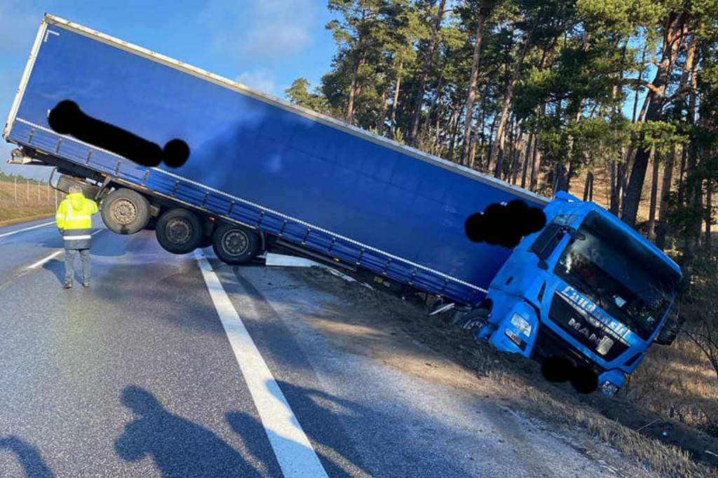 Toruń: zdarzenie drogowe z udziałem ciężarówki