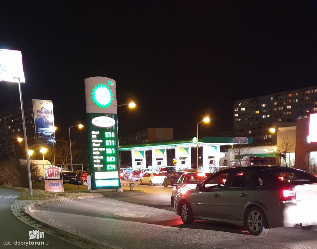 Toruń i okolice: kolejki na stacjach paliw
