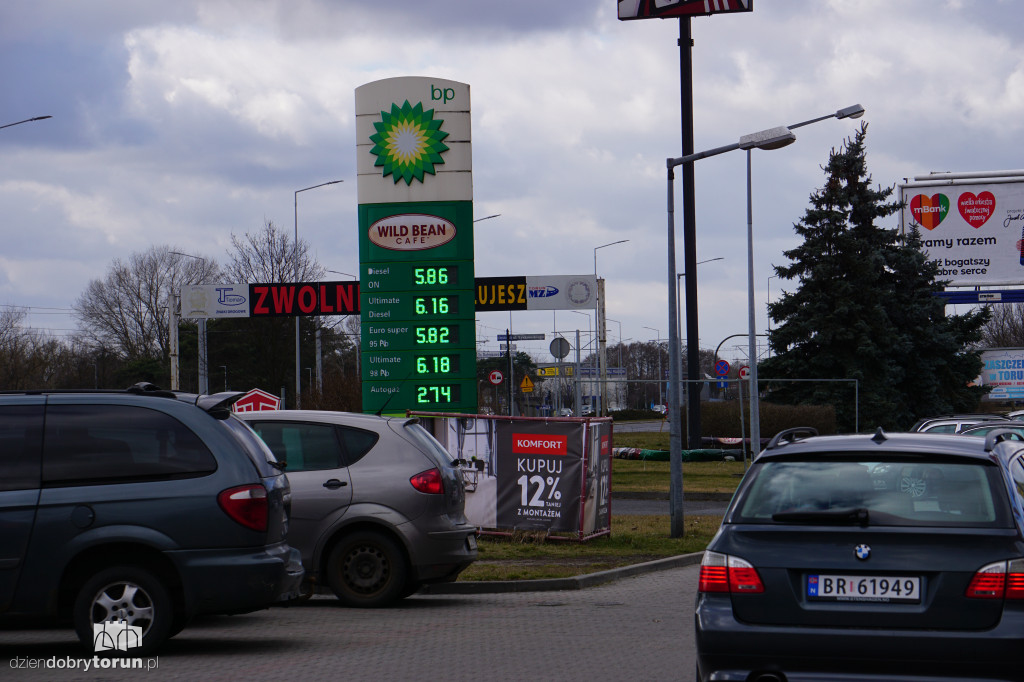 Toruń: kolejki na stacjach paliw