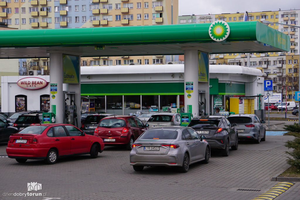 Toruń: kolejki na stacjach paliw