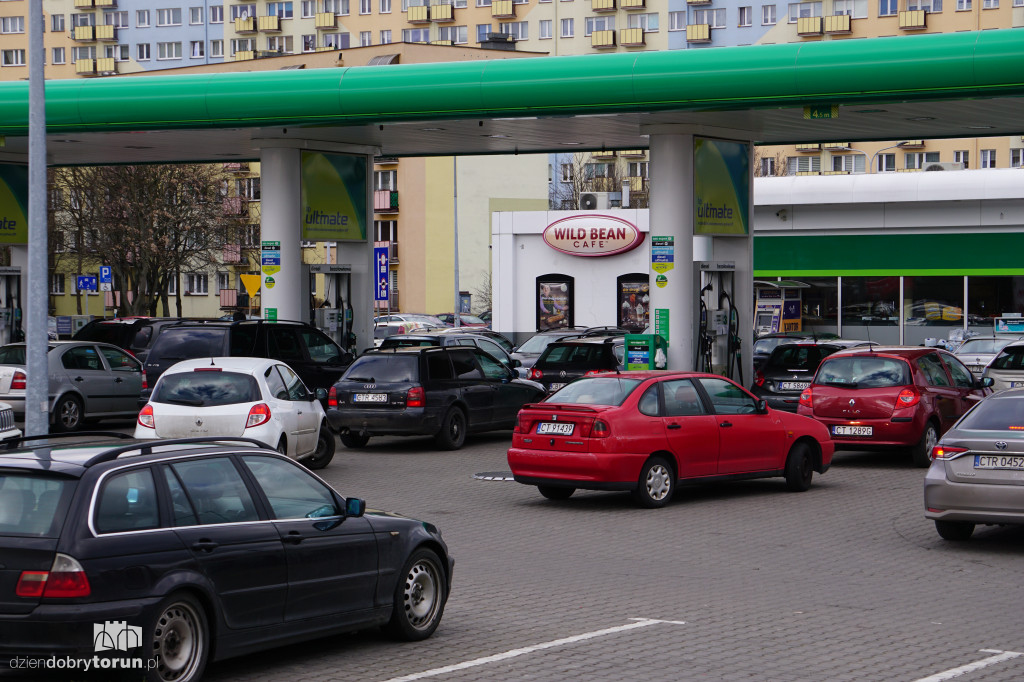 Toruń: kolejki na stacjach paliw