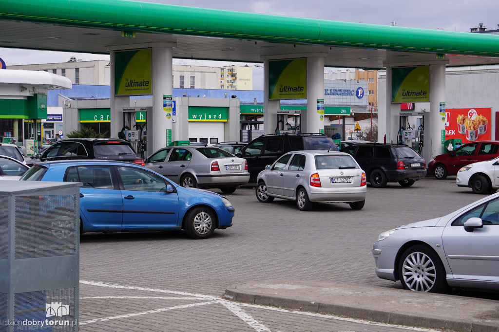 Toruń: kolejki na stacjach paliw