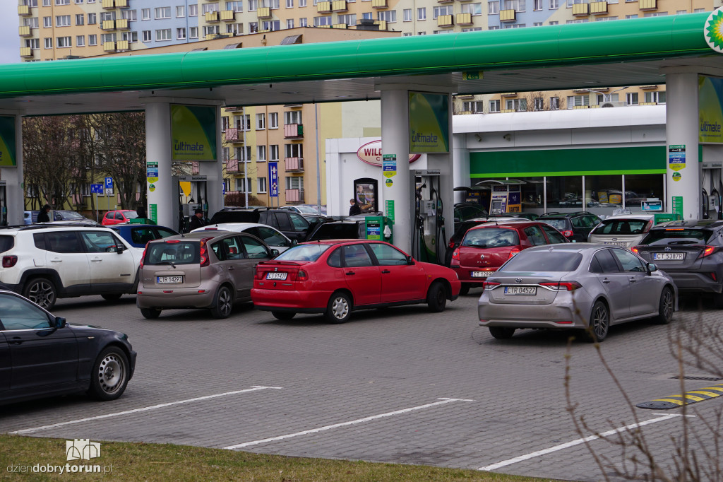 Toruń: kolejki na stacjach paliw