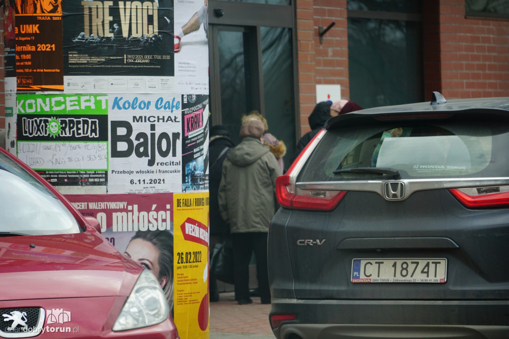Toruń: kolejki przed bankami