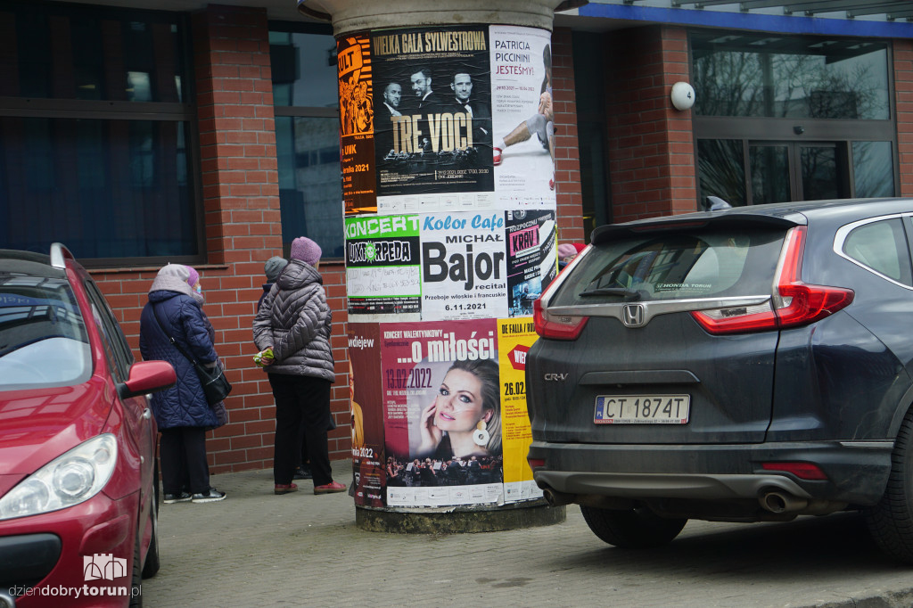 Toruń: kolejki przed bankami