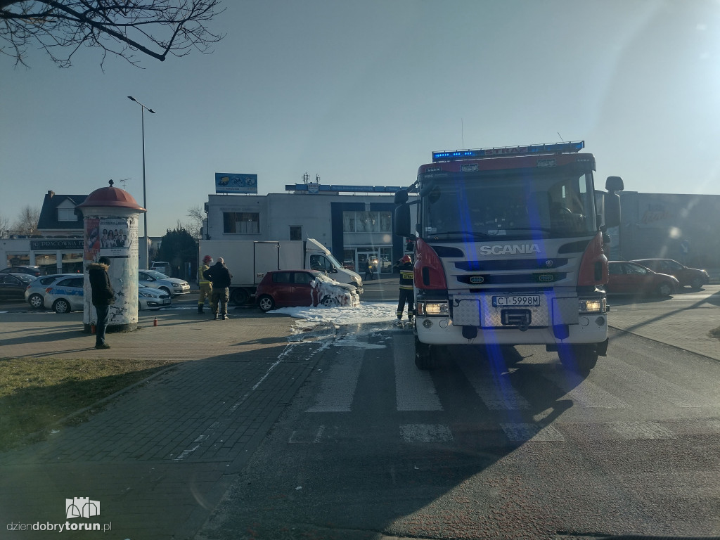 Toruń: pożar samochodu przy ul. Żółkiewskiego