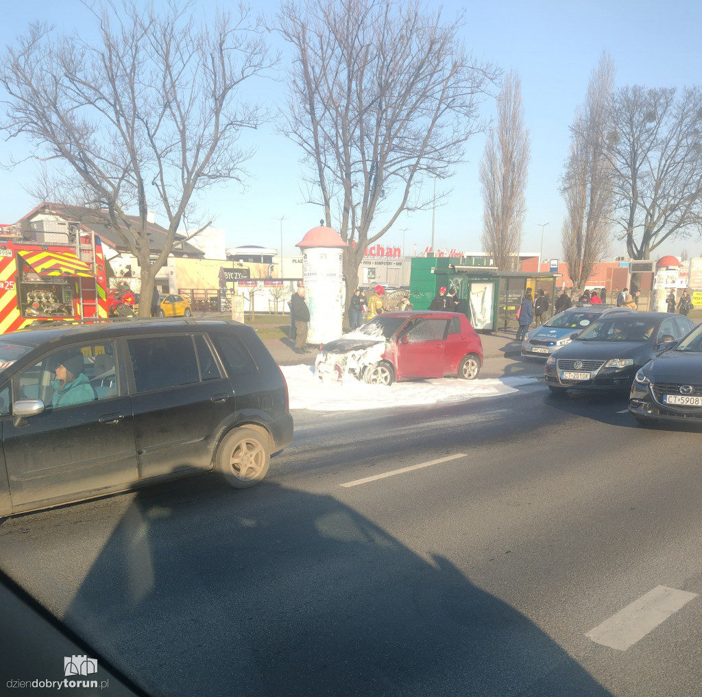 Toruń: pożar samochodu przy ul. Żółkiewskiego