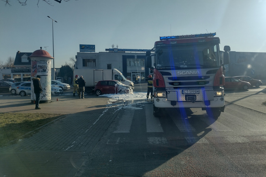 Toruń: pożar samochodu przy ul. Żółkiewskiego