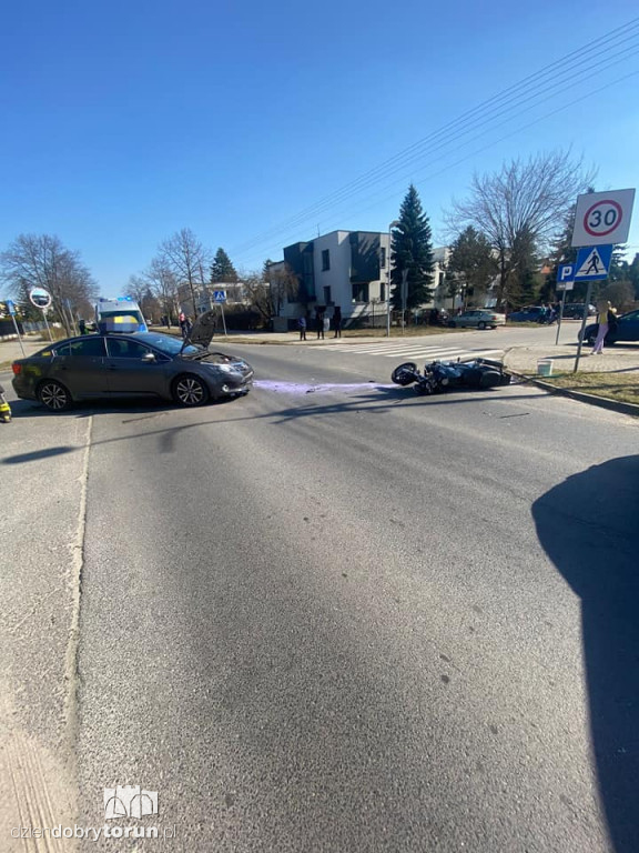 Toruń: zderzenie motocykla z samochodem