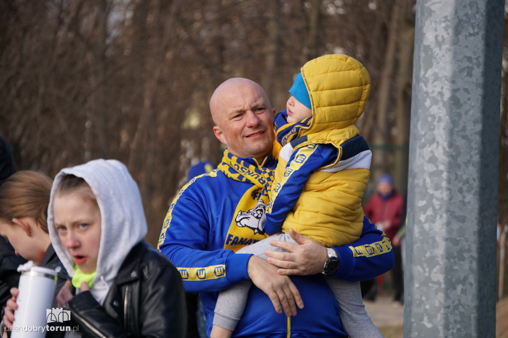 Kibice Elany Toruń na meczu z Victorią Lisewo