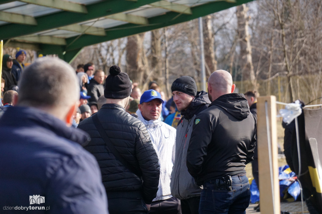 Kibice Elany Toruń na meczu z Victorią Lisewo