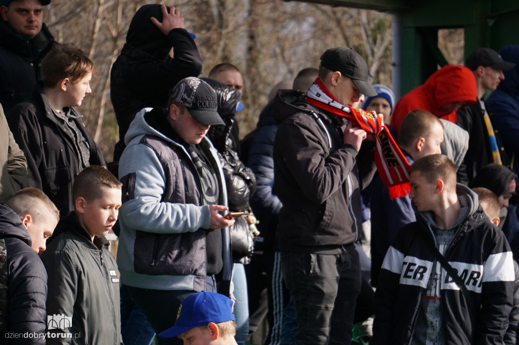 Kibice Elany Toruń na meczu z Victorią Lisewo