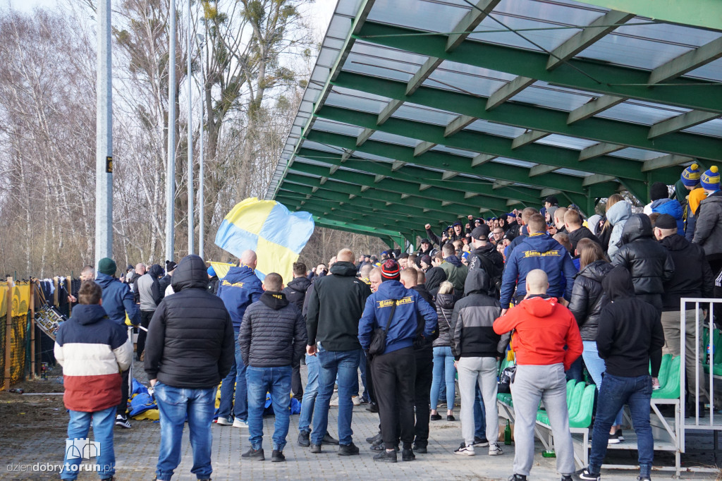 Kibice Elany Toruń na meczu z Victorią Lisewo