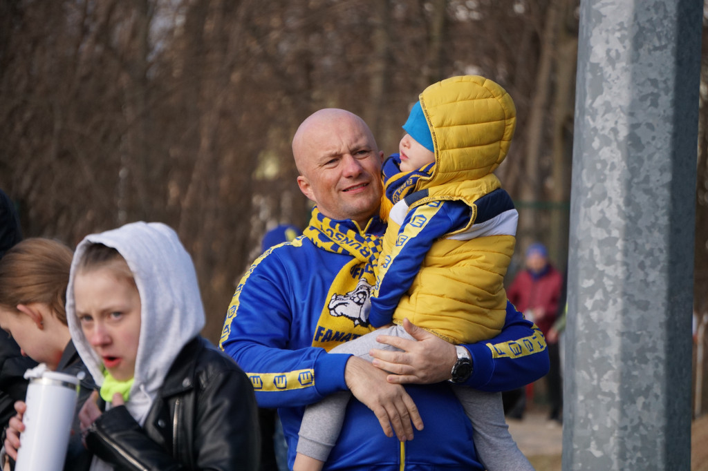 Kibice Elany Toruń na meczu z Victorią Lisewo