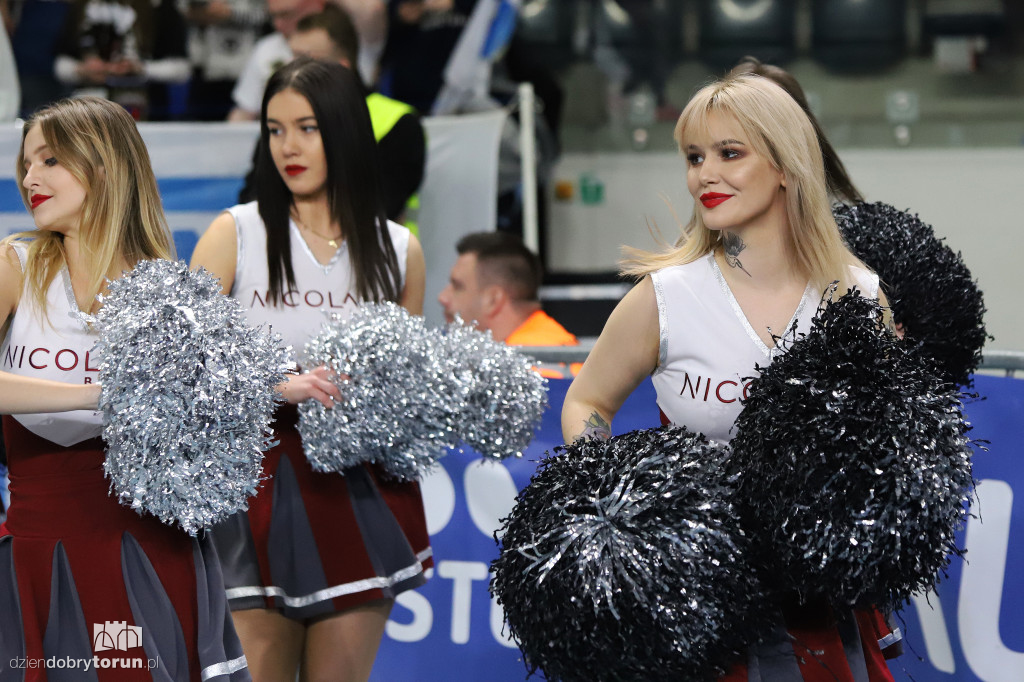  Twarde Pierniki wygrywają z Czarnymi  Słupsk